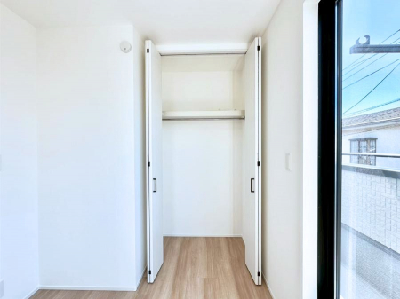 ���[�@�m���̃N���[�[�b�g�B���s��������̂Ō���̈ߗނ�����������܂�܂��B