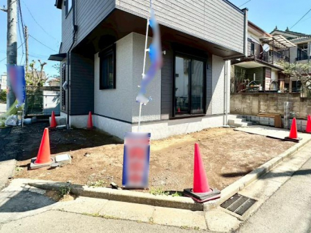 �@2��i�Ԏ�ɂ��j���ԉI���Ƒ��݂�Ȃ̎��]�Ԃ��u����L�X�J�[�X�y�[�X�B