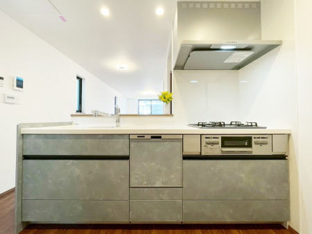 �L�b�`���@�J�E���^�[�z���ɂ��b�������Ȃ��疈���̂������������Ɗy����