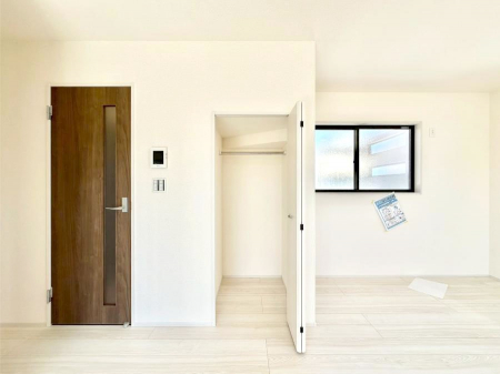 ���̑����ρ@���r���O���[�B�����Ɏ��[������ƕ����W�܂�LDK���X�b�L���Еt�������ł��ˁB  