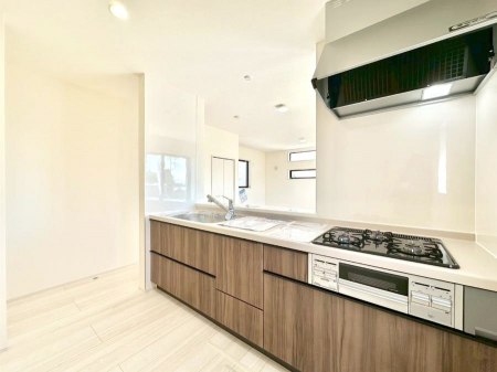 �L�b�`���@���������Ȃ���ł����Ƒ��Ƃ̉�b���y���߂�ΖʃL�b�`��