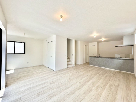 ���r���O�@�Ƒ��c���̎��Ԃ����������Ȃ��났�̃��r���O�_�C�j���O�B   