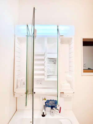 ���̑����ρ@�O�ʋ��̗��ɁA���ϕi��q���p�i�Ȃǂ����[�\�B���ʑ����������ƕۂ��܂��I