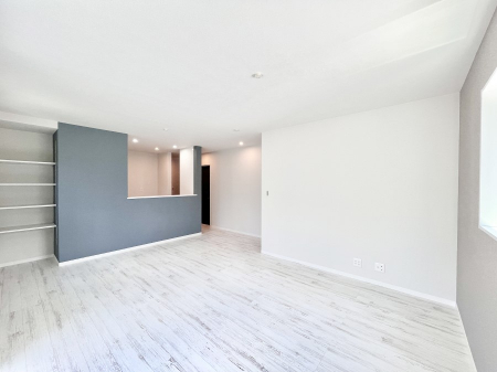 ���r���O�@���邢�z���������A�����̕��͋C�ɖ�������郊�r���O�E�_�C�j���O�B   