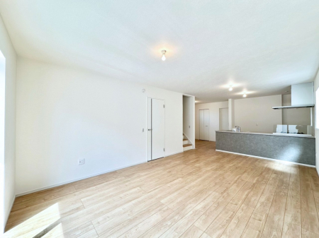 ���̑����ρ@�Ƒ��̏Ί炪���R�Ɛ��܂�Ă���A����ȕ��͋C�̃_�C�j���O�Ɏd�オ���Ă��܂��B