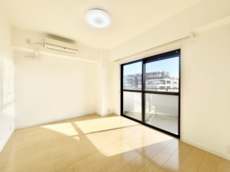 ���̑����ρ@�o���R�j�[���J�������v���X���Ă����m��