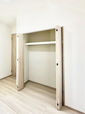 ���[�@��������ߗނ�ו��Ȃǂ̎��[�ɕ֗��ȃN���[�[�b�g�t���ł��B