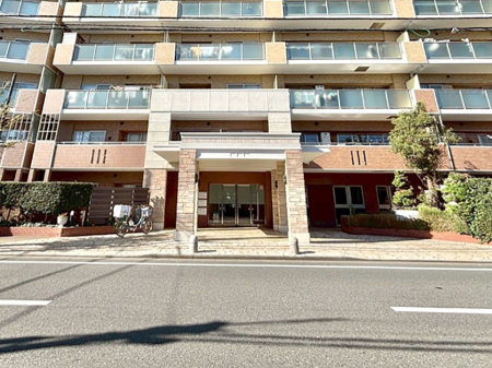 �G���g�����X�@�O�� �Y��ȃG���g�����X�́A���Z�҂�D�����}������Ă���܂�  