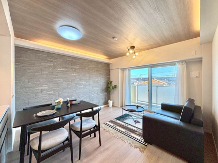 ���r���O�@�傫�ȑ����炽���Ղ�̗z���ƕ����������郊�r���O  