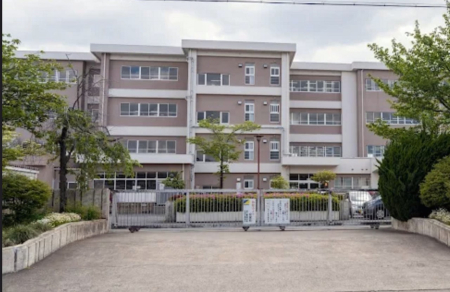 ���ӊ��@���w�Z 800m ���R�s���여�R��񏬊w�Z