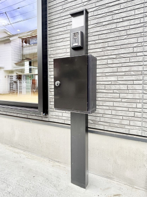 ���̑��@�\�D�E�C���^�[�z���E�|�X�g���ЂƂɏW��B�G���g�����X�ɂȂ��ރV���v���f�U�C���B