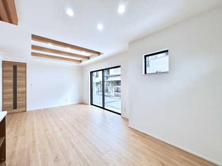 ���̑����ρ@�Ƒ��̏Ί炪���R�Ɛ��܂�Ă���A����ȕ��͋C�̃_�C�j���O�Ɏd�オ���Ă��܂��B