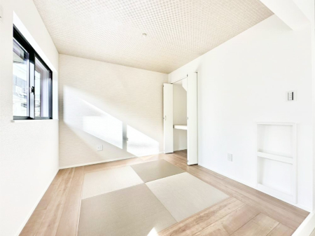 ���̑����ρ@���r���O�ɏ��オ��a���X�y�[�X�B�����̕�炵�Ɉ��炬�������炵�Ă���܂�    