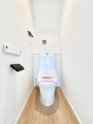 �g�C���@�E�H�V�����b�g�g�C�������S�̂Q�ӏ��I���̃o�^�o�^������S�ł��B 