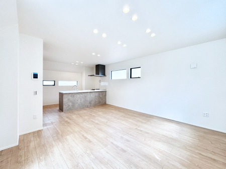 ���r���O�@���K�ȏ��g�[�t���̍L�X���r���O�B�Ƒ������R�ƏW�܂�e���̃X�y�[�X�ɂȂ肻��