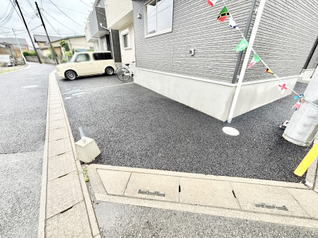 �@�ڂ̑O�����ԏꂾ�ƉJ�̓�����ʂɂ������������������֗��ł���