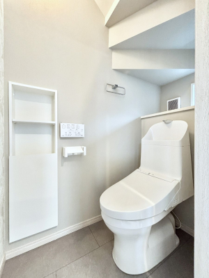 �g�C���@�g�C����1�K��2�K���ꂼ��ɔz�u����Ă��ĂƂĂ��֗��ł��B 