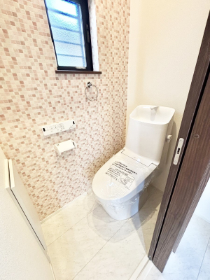�g�C���@�g�C����1�K��2�K���ꂼ��ɔz�u����Ă��ĂƂĂ��֗��ł��B 