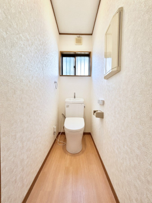�g�C���@�g�C����1�K��2�K���ꂼ��ɔz�u����Ă��ĂƂĂ��֗��ł��B 