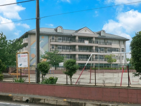 ���ӊ��@���w�Z 800m �z�J�s���o�H���w�Z